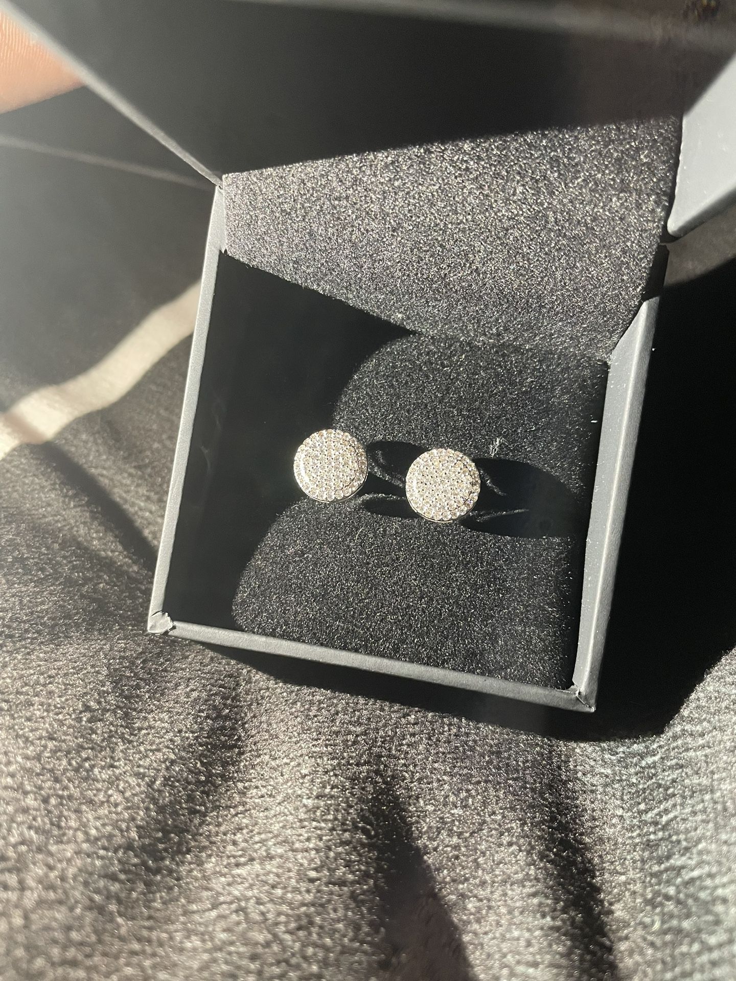 8mm earrings pass diamond tester