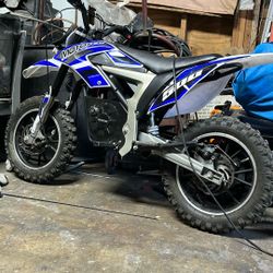 36v dirt bike its to fast for my son thats the reason i wanna sale it works good no problems at all  