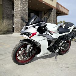 2024 Kawasaki Ninja ZX-6R KRT Edition