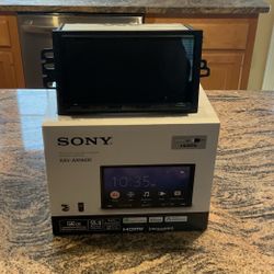 SONY XAV-AX5600 Car Stero AV Receiver Like Brand New!