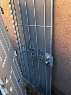 Screen door