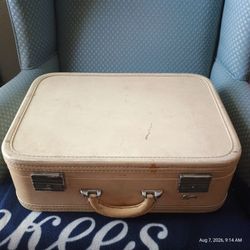 Vintage 1950's/60's  Skyway Mid-Century Hard-Shell Suitcase – Cream color