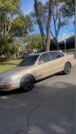 Toyota Avalon XL 4-Door Sedan