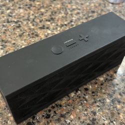 Jawbone Jambox Black Diamond Stainless Steel speakers with big sound from compact speaker. 