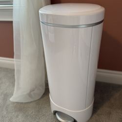 Munchkin Step Diaper Pail 