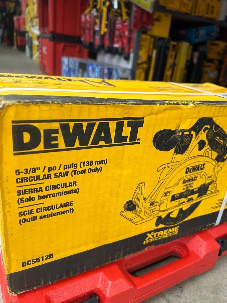 DeWalt 5-3/8"/po/pulg (136mm) Circular Saw. Tool-Only