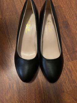 Black Pumps