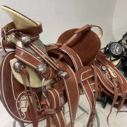 Nueva montura charra Pitiada original con Herrage y medio fuste plateado