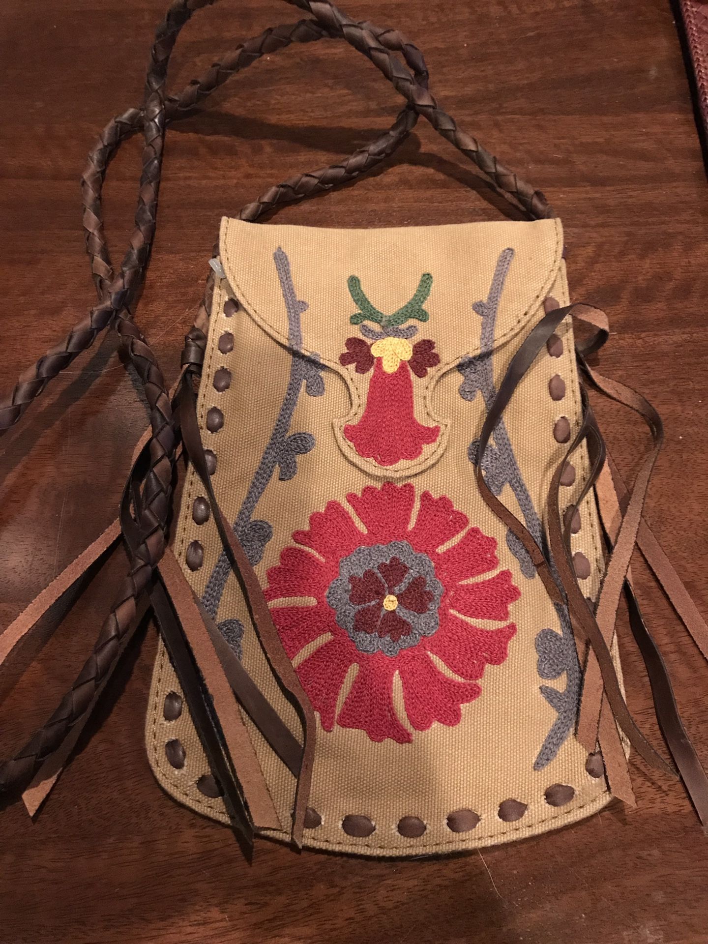 Lucky Brand flowered embroidered crossover bag