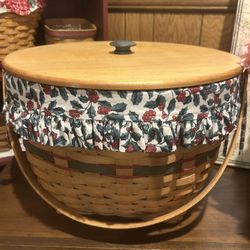 Longaberger Large 17” diameter Basket w/wood lid