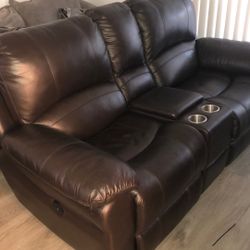 Two Seater Couch With Cup Holders And Middle Cuby Electrical Reclining 