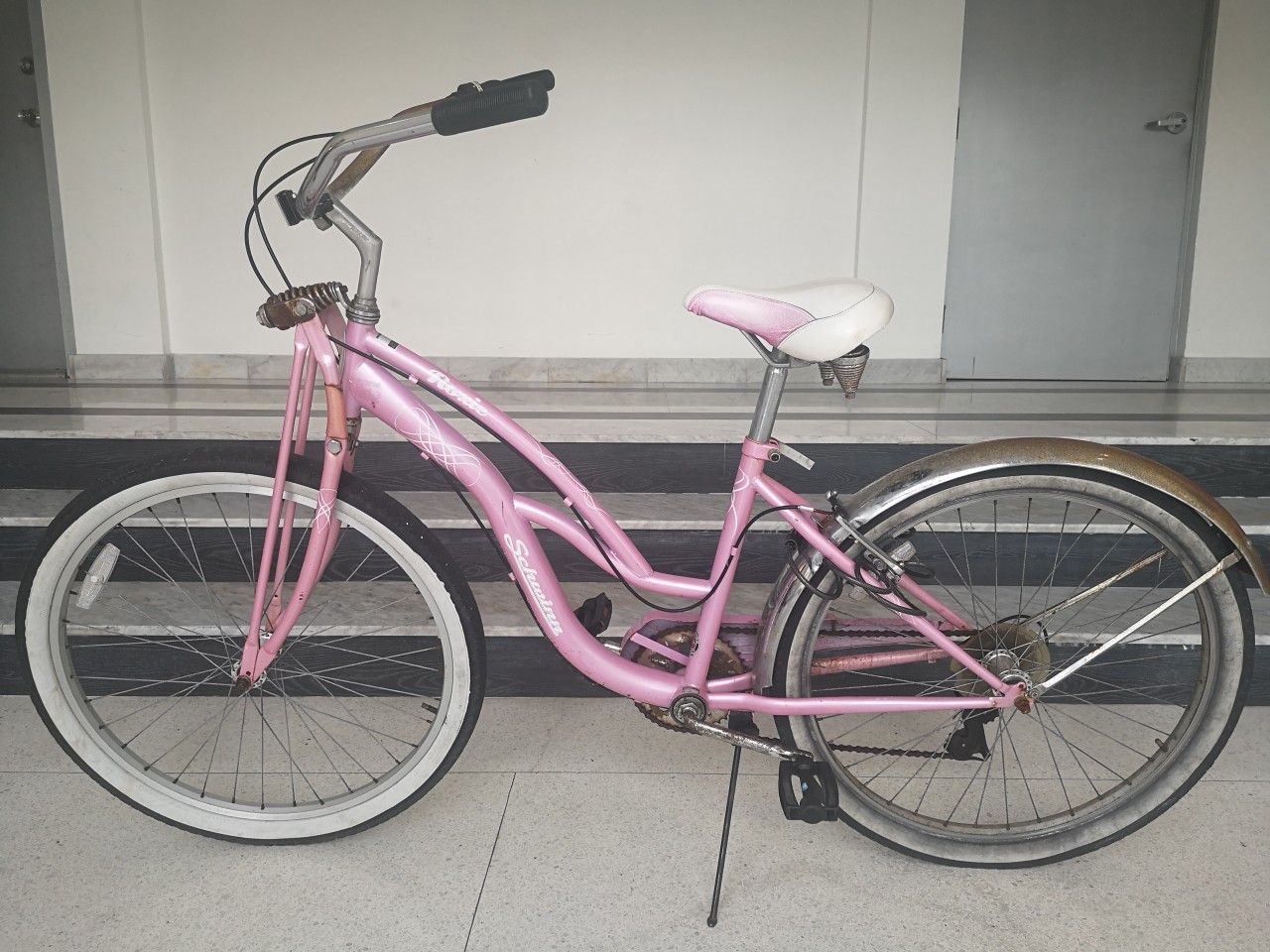 SCHWINNS ROXIE Pink 26" Bike Bicycle Beach Cruiser Lady's Girl's Women's