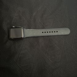 Brand new series 3 apple watch rarely ever worn