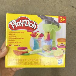 NWT Play-Doh ice cream maker set 