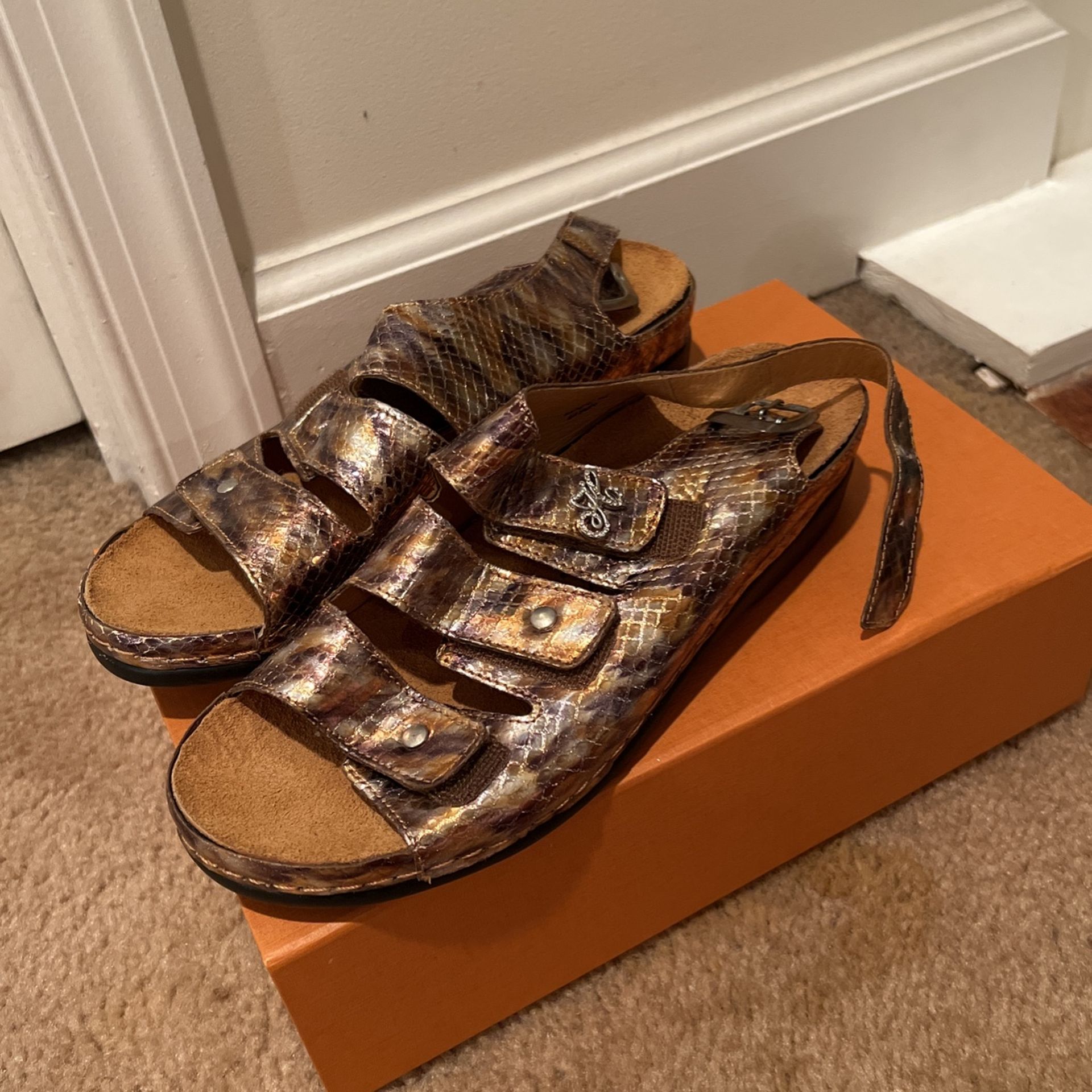 Beautiful! New! Designer Sandals Made In Spain