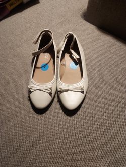 Size 2 Girls Pearl White (Opal) Dress Shoes