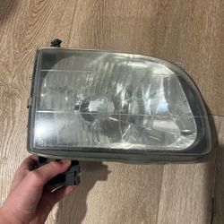 2001-2004 Toyota Tacoma RIGHT headlight 