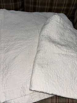 Sferra King Quilt And 2 King Shams One Small Stain Can Be Cleaned
