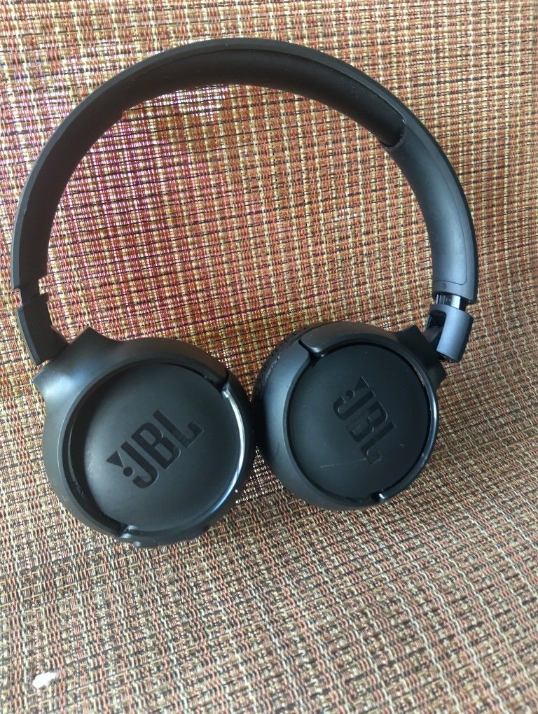 JBL HEADPHONES 65$ Obo