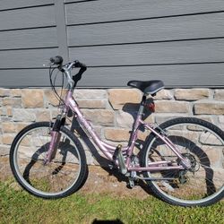 Ladies Diamondback Serene Mountain Bike
