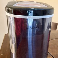 Frigidaire Ice maker 