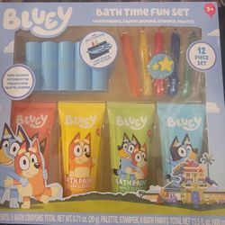 Bluey Bath Time Fun set [4 Bath Paints, 5 Bath Crayons, Stamper & Palette]