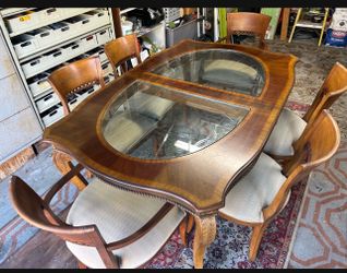 Dinning table and 6 chairs $350 (Still Available)