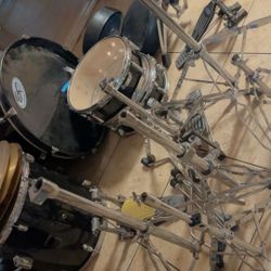 Drums Stand And Accessories 