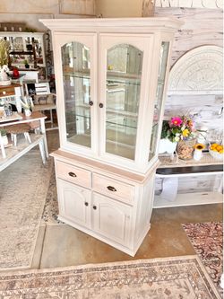 Hutch display cabinet