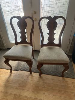 2 Solid wood dining chairs with cushions elegant backs