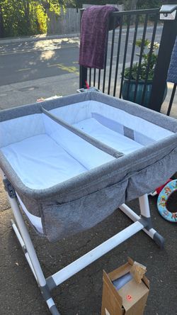 Twin bassinet