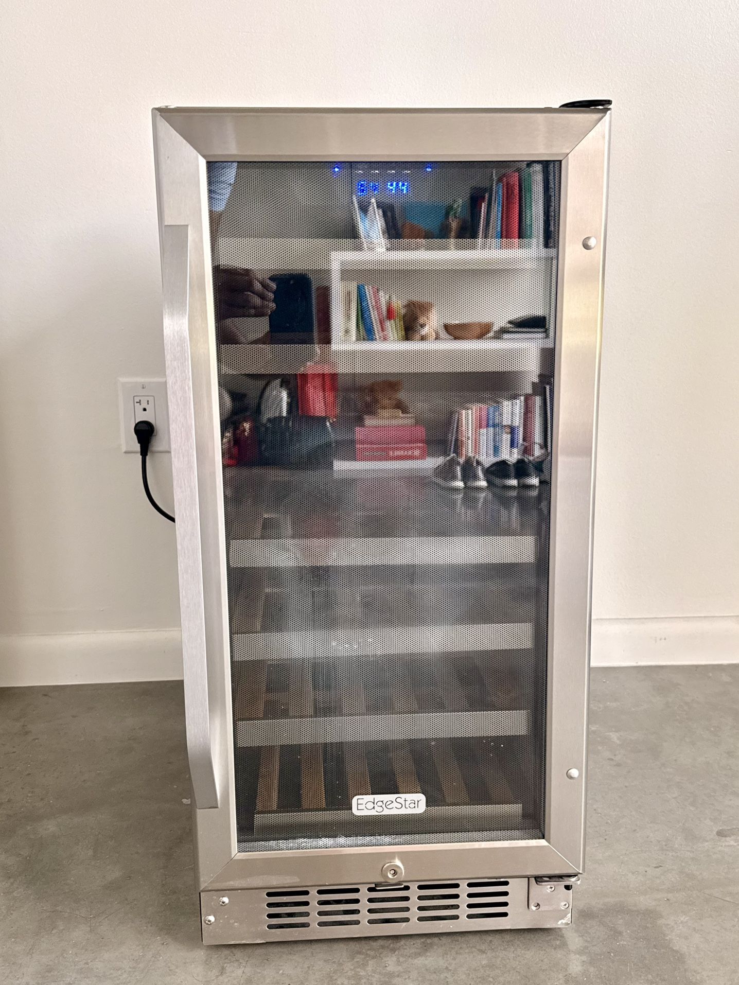 Edgestar - 26 Bottle 15" Built-In Wine Cooler - Dual Zone - Reversible Door