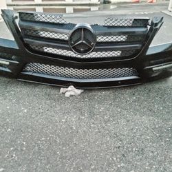 2009-2014 Mercedes GL450 Front Bumper With All The Accessories OEM.