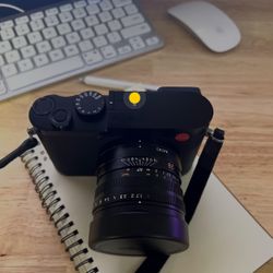 Leica Q2