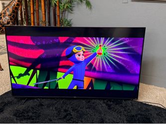65 Inch Roku 4K Smart TV With Remote
