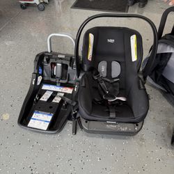 Britax Infant Car seat + 2 Bases