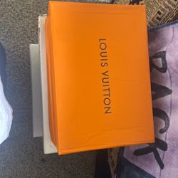 Loui Vuitton 