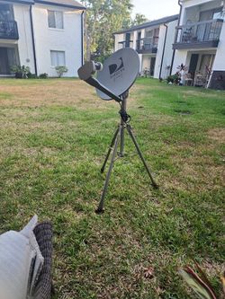 DISH AND TRIPODE FOR SALE
