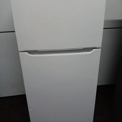 FRIGIDAIRE REFRIGERATOR