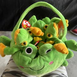 TY Beanie Baby Frogs In Frog Basket 
