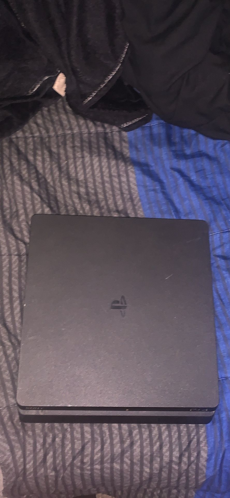 Selling PS4 [ONLY] 