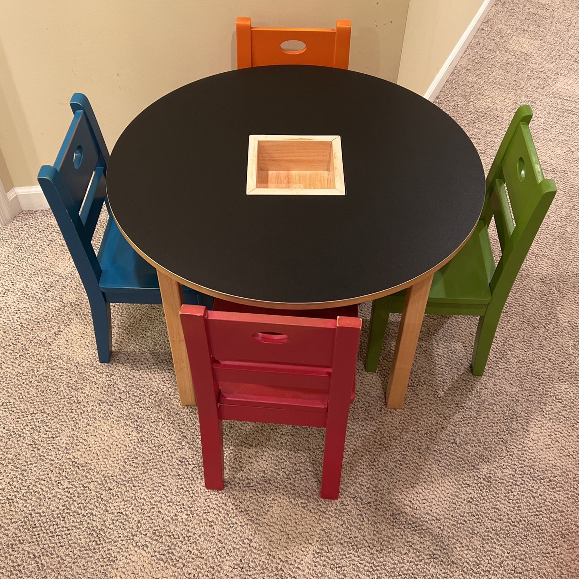 Kids Solid Wood Small Round Chalkboard Table With 4 Chairs