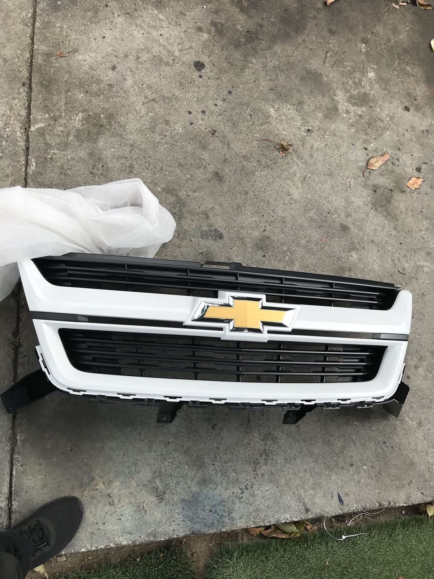 2015 2016 2017 2018 chevy Colorado grill new
