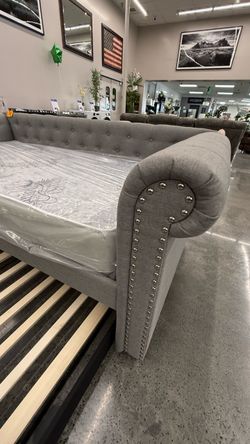 DAY BED WITH TRUNDLE