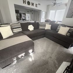 Sectional couch w chaise
