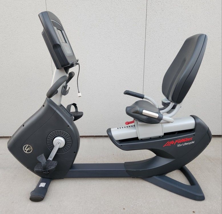 Life Fitness Commercial 95R Inspire Recumbent Exercise Bike