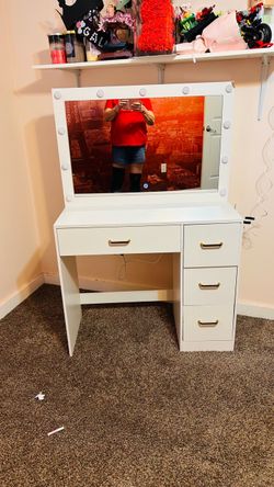 Small Make Up Vanity
