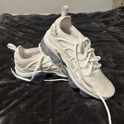 White Vapor Max Women’s Size 7
