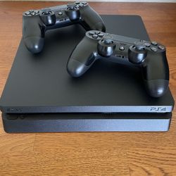 PS4 Console w/2 Dual Shock Controllers 