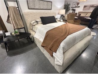 🛍️ Queen Modern Bed - Easy Montly Payments!